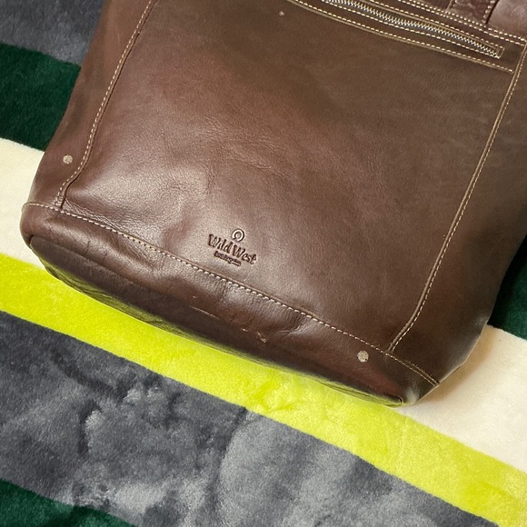 Sophisticated Dark Brown Leather Tote - Picture 4 of 16